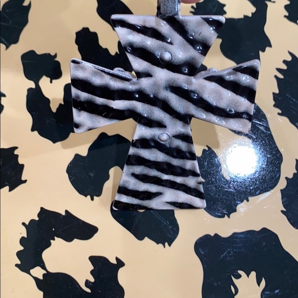 Large cross pendant - Picture 4 of 4